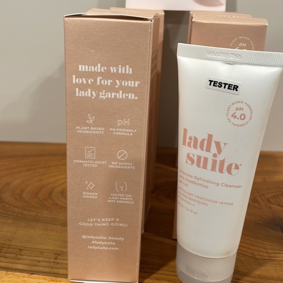 Lady suite intimate refreshing cleanser with postbiotics - Picture 3 of 8